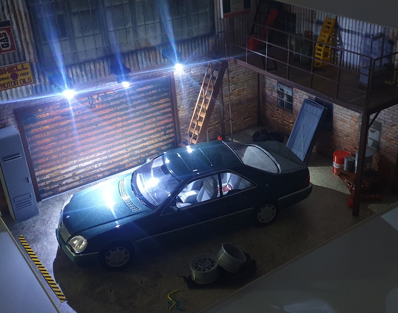 Diorama Set of 3 Lights. Garage Lights. Scale 118, 124. Building