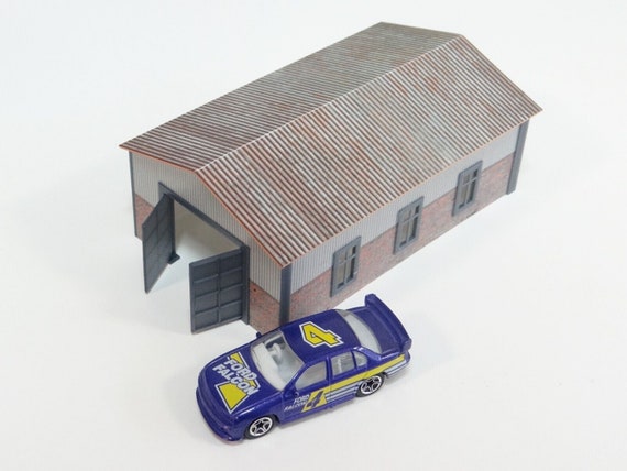 Diorama Hangar / Automodell-Garage mit 'Metalldach' / Maßstab 1:60