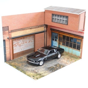 1:24 Scale Diorama Street Garage Scene – Storefront Display with Garage Door 1/24