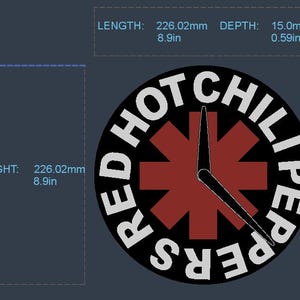 Puede incluir: Un reloj redondo con las palabras "RED HOT CHILI PEPPERS" en letras blancas alrededor de un símbolo de asterisco rojo. Las manecillas del reloj son negras. El reloj mide 226.02mm de diámetro y 15.0mm de profundidad.