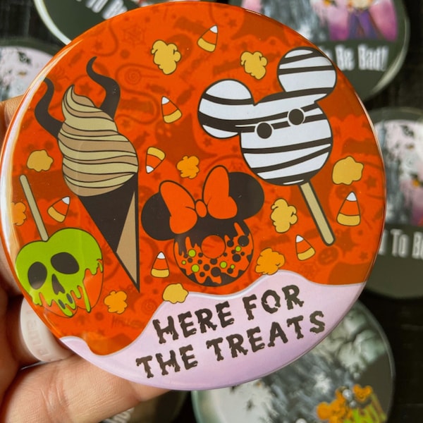 Ici pour le bouton des friandises, le bouton Célébrer Halloween, le bouton Halloween Disney, le bouton des bonbons d’Halloween, le bouton Disney Foodie