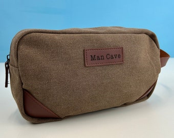 Trousse de toilette pour homme à personnaliser | Trousse à Cosmétiques Homme à Personnaliser | Cadeaux pour garçons d'honneur | Cadeau pour lui | Cadeau personnalisé pour papa | Sac de voyage homme