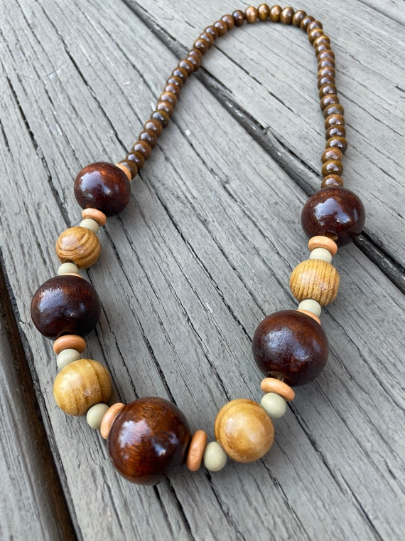 Hand painted green Adinkra African beads with vintage olive wood pendant  long necklace - Cristina Tamames