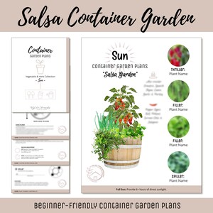 Könnte beinhalten: Grafik mit dem Text "Salsa Container Garden" und "Beginner-Friendly Container Garden Plans". Das Bild zeigt einen hölzernen Fasspflanzkübel mit einer Vielzahl von Pflanzen, darunter Tomaten und Kräuter. Die Grafik enthält auch ein Diagramm der Pflanzen.