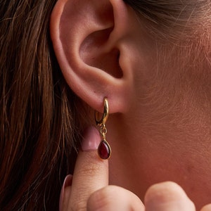 Créole en grenat naturel • Créole en or • Bijoux Capricorne et Verseau avec pierre de naissance de janvier • Clous d'oreilles avec pierres précieuses • Cadeau pour elle, maman, amoureux