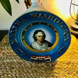 Martha Washington 1976 decanter limited edition