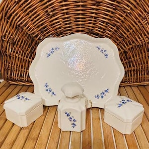 Vintage 4-tlg. Waschtischset Deckel.  Apotheker Set. Schmuckkasten Set. Waschtisch Decor 4-tlg. Keramik eingestellt. Blaues Blumenset. Handgefertigt. Keramik.