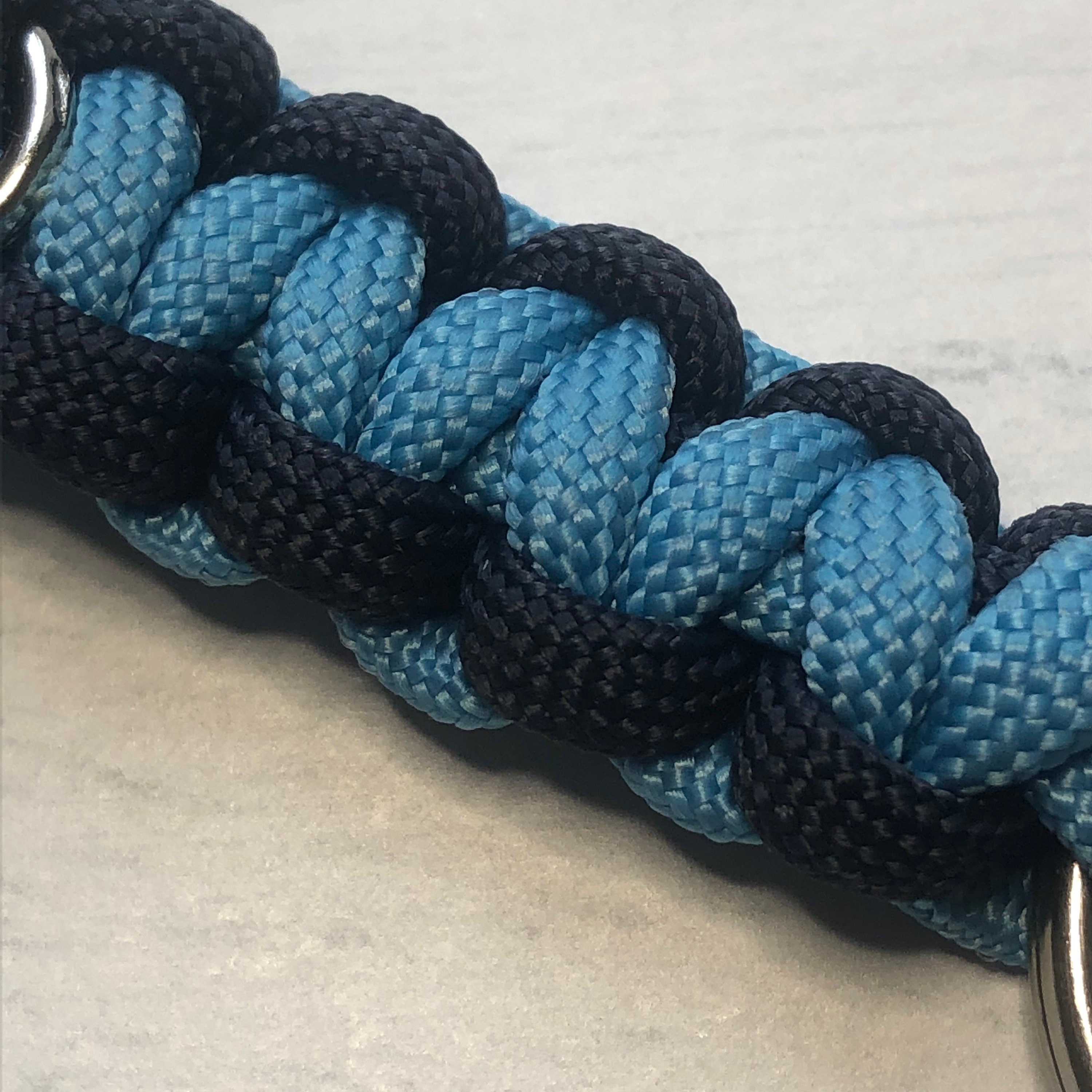 Comment fabriquer un porte-clés en paracorde en 10 étapes