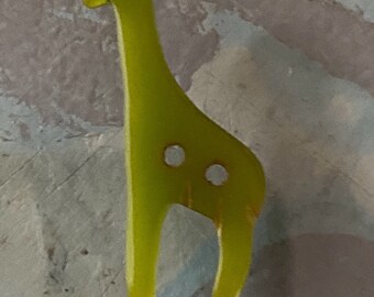 Green 1930’s Realistic BAKELITE Carved GIRAFFE Button Goofie Sew Thru NBS Large 1 1/4  Inches