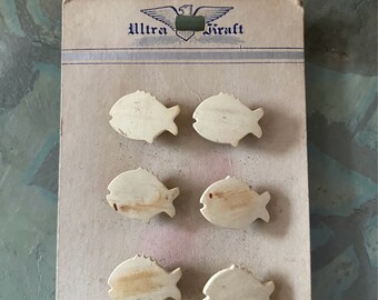 Set of Six 1930’s Realistic Marbleized Creme Ivory  BAKELITE  FISH BUTTONS Ultra Kraft Store Card Collector Gift Very Unusual Scarce Color !
