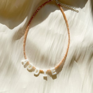 Pfirsich glas perlenkette personalisiert mit wunsch Name / Wort in Perlmutt Buchstaben Perlen - versilbert, Sterling Silber, gold filled