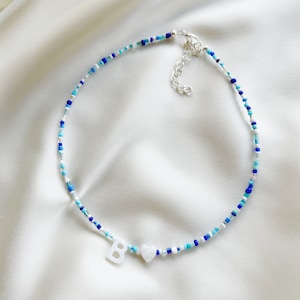 Blau weiße Perlenkette personalisiert mit Name oder Wort in Perlmutt Buchstaben Perlen - versilbert/Sterling Silber/gold filled