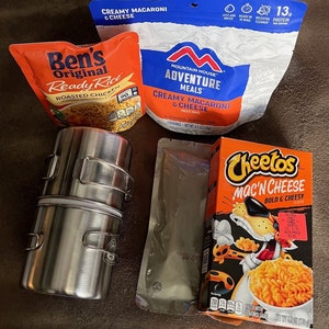 Koozy Kitchen Kit mit PillBottle Stones Herd innen - Backpacking - Notfälle - Windschutzscheibe - Feuerzeug - Kostenloser Versand.