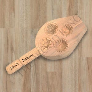 Traditional Wooden Cookie Mold with 4 Shape Designs – Easy-Grip Handle Pastry Tool – Light Wood Dough Imprinting, Modern Farmhouse Decor