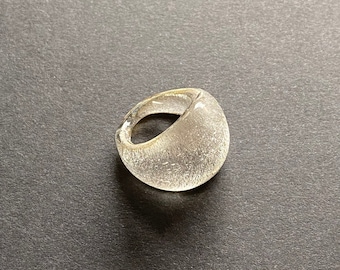 Anillo de vidrio grueso ahumado transparente