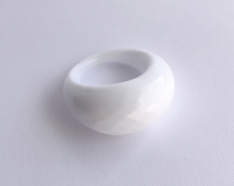 Anillo de vidrio grueso blanco