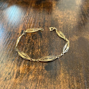 Vintage jewelry • solid 14k fine gold  chain link bracelet • intricate and delicate • fine jewelry • heart backing • Christmas holiday gift
