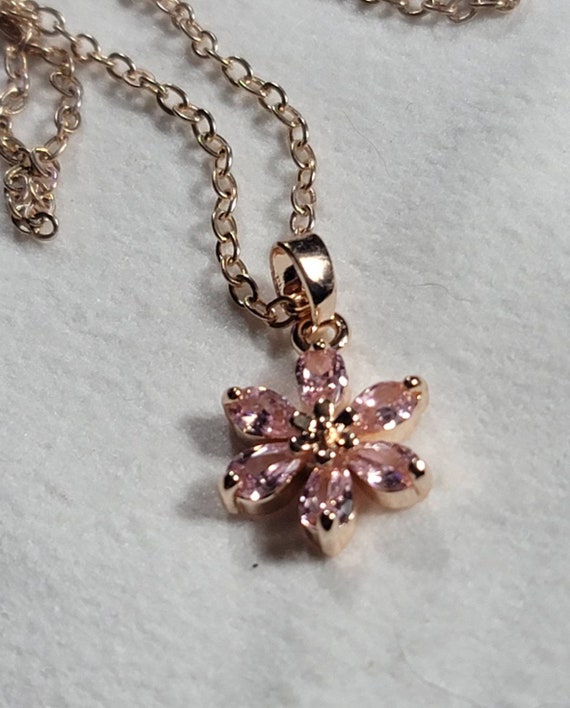 Pretty in Pink. Cute flower shaped necklace