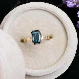 2ct Emerald Cut Color-Change Alexandrite Engagement Ring, Vintage Anniversary Ring, June Birthstone Gifts Women, Bezel Alexandrite Ring