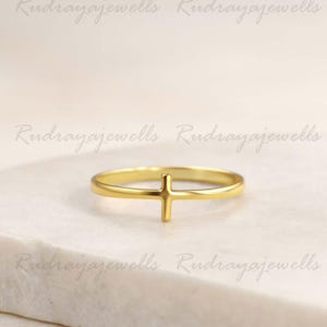 Anel de Cruz em Ouro Maciço 14K e Delicados Anéis de Noivado Finos e Empilháveis, Joias Cristãs Feitas à Mão em Estilo Art Déco, Anel de Promessa para o Dedo Mindinho, Presente Ideal para Ela imagem 9