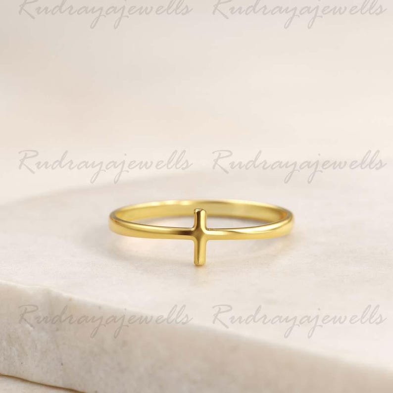 Anel de Cruz em Ouro Maciço 14K e Delicados Anéis de Noivado Finos e Empilháveis, Joias Cristãs Feitas à Mão em Estilo Art Déco, Anel de Promessa para o Dedo Mindinho, Presente Ideal para Ela imagem 9