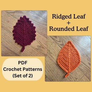 Op de afbeelding: Twee haakbladerenpatronen, een met een afgeronde vorm in oranje en een met een geribbelde vorm in bordeauxrood. De patronen zijn getiteld "Geribbeld blad + Afgerond blad" en "PDF haakpatronen (Set van 2)".