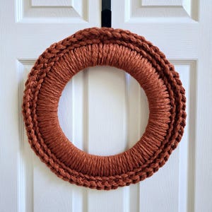 Orange Crochet Wreath, Orange Chunky Crochet Wreath, Chunky Knit Wreath Décor, Chunky Yarn Wreath, Crochet Door Hanger, Crochet Door Wreath