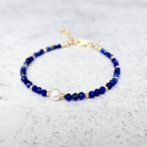 Pulseira de lápis-lazúli e pérolas de água doce, fecho preenchido com ouro, prata esterlina, presente para ela, pulseira empilhável, joias delicadas