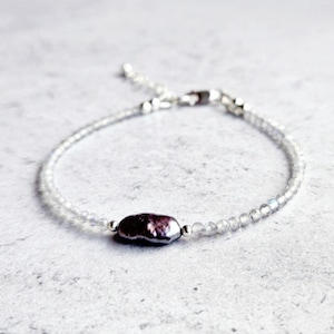 Labradorit und schwarze Keshi Perlenarmband, Gold gefüllte Verschluss, Sterlingsilber, zierlicher Schmuck, Stapelarmband, Geschenkschmuck