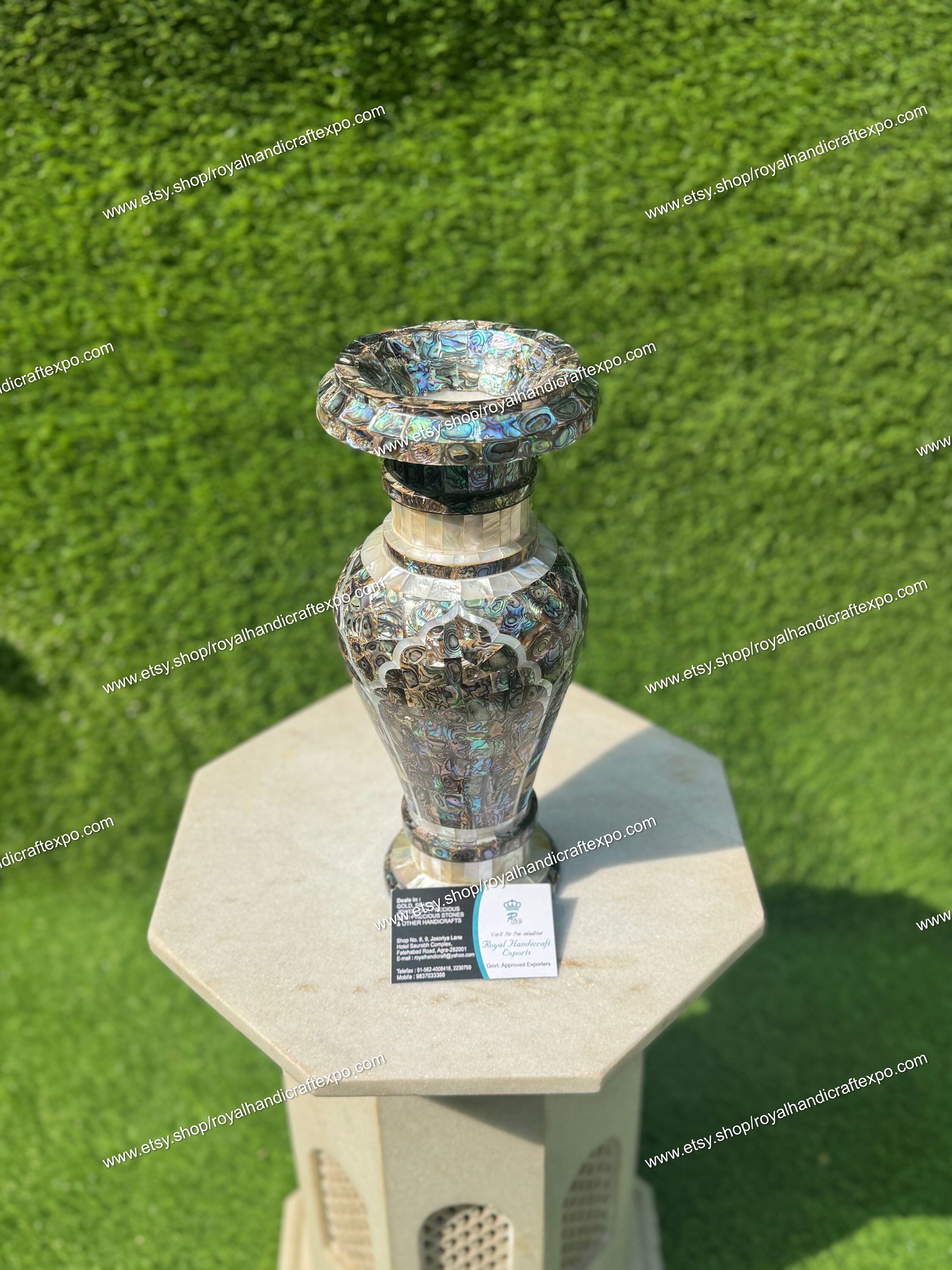 アワビ貝象嵌白大理石花瓶：インドのヴィンテージアート、12インチ