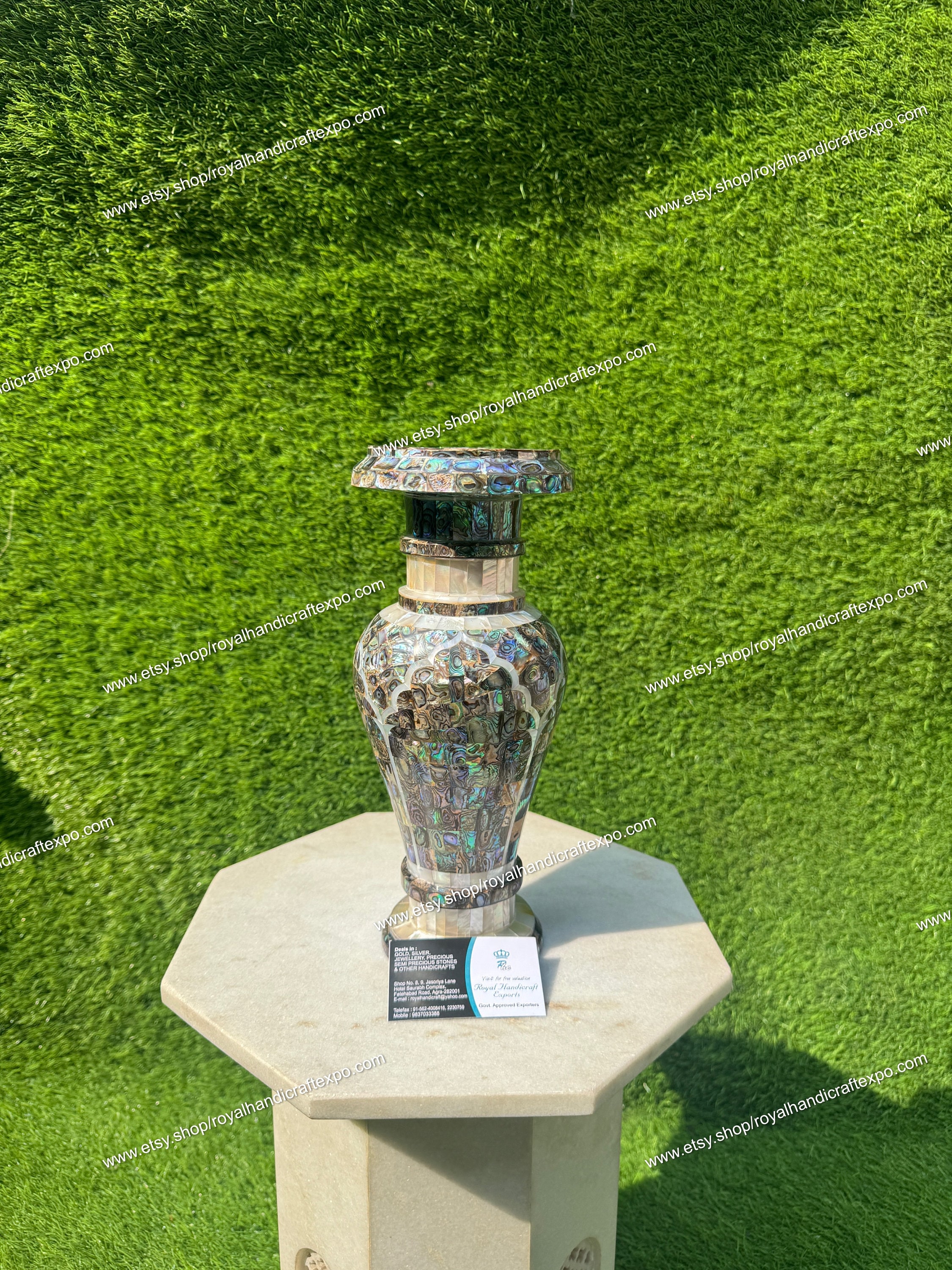 アワビ貝象嵌白大理石花瓶：インドのヴィンテージアート、12インチ