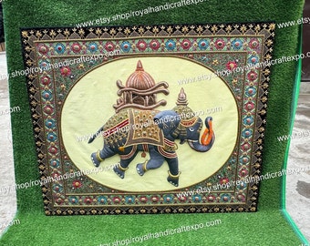 象の刺繍（フープまたは木製フレーム）、明るい色のリネン、インド、壁