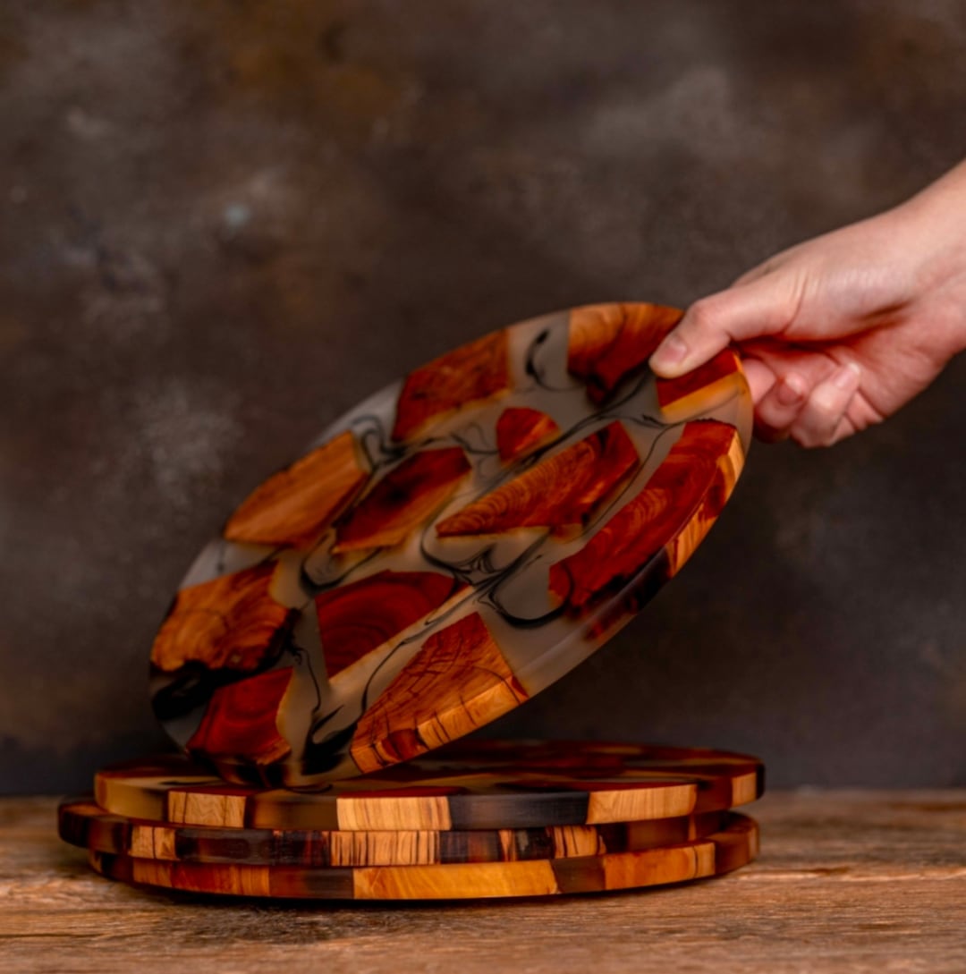 Round Modern Placemats, Epoxy Resin Cedar Wood Placemat, Rustic Table
