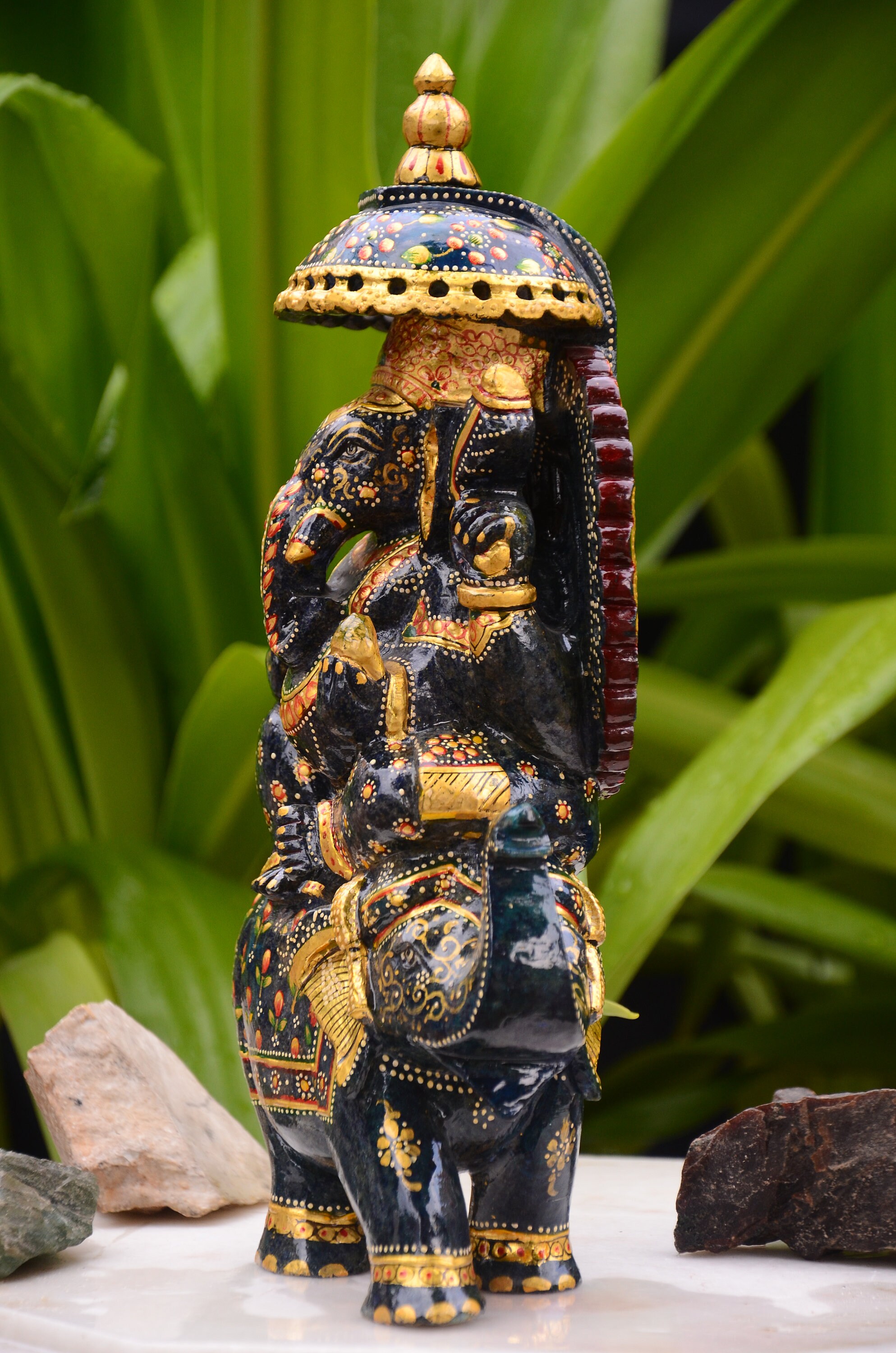 ラピスラズリのガネーシャ像：手彫りの金のアクセントの置物 - Etsy 日本