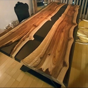 アカシアエポキシ樹脂リバーテーブル：ライブエッジウッドゲーミングデスク