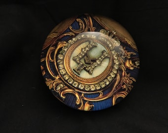 Crown & Jewels Paperweight By DURWIN RICE New York # 179