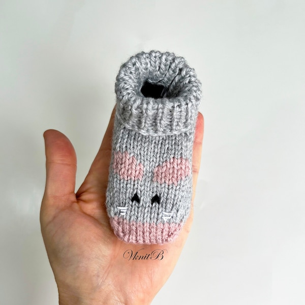 Baby Knitting Socks Pattern 0-3m, Newborn Knitting Socks, Cozy Baby Booties, First size socks, Yarn Socks, Mouse Muzzle Socks