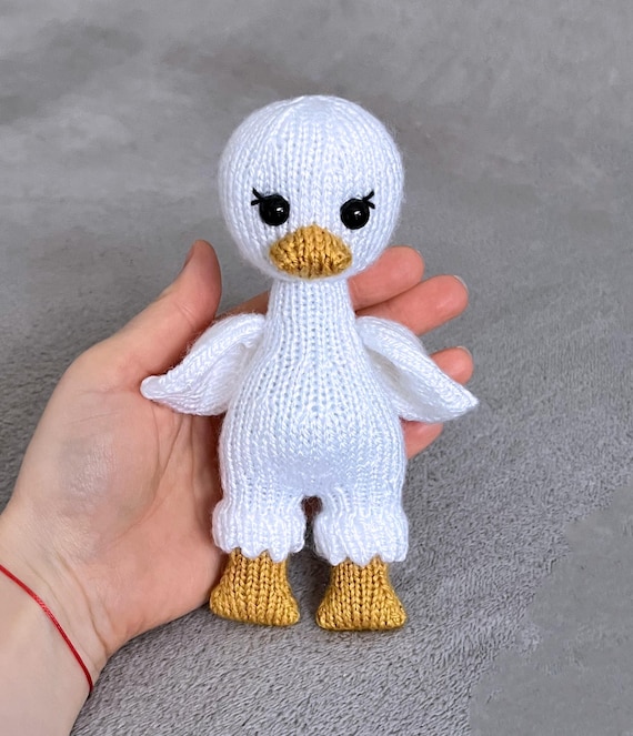 2本の針で編むアヒルのおもちゃの編み方、英語の編み物のぬいぐるみの