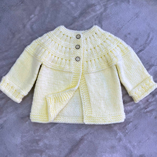 First baby knitting cardigan pattern, Unisex baby knitting top, Easy baby knit, Seamless Baby Knitting Cardigan