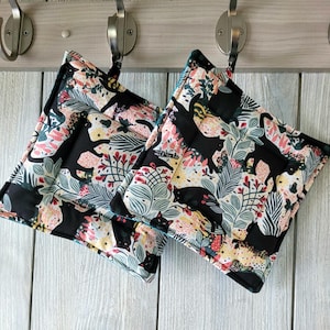 Black Cats Potholders Set of 2, 8x8,  Quilted, Extra Thick.