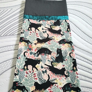 Black Cats Pillowcases in the Garden Cotton Pillowcases. Choose from Std/Queen or King Size. Price is for One Pillowcase.