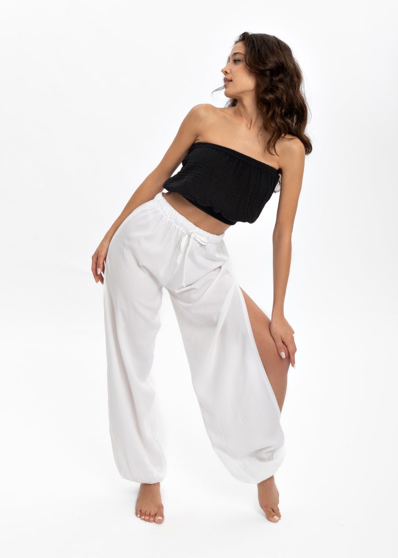 These versatile white slit pants are perfect for activities like yoga, dance, breathable sensation that stays with you throughout the day.