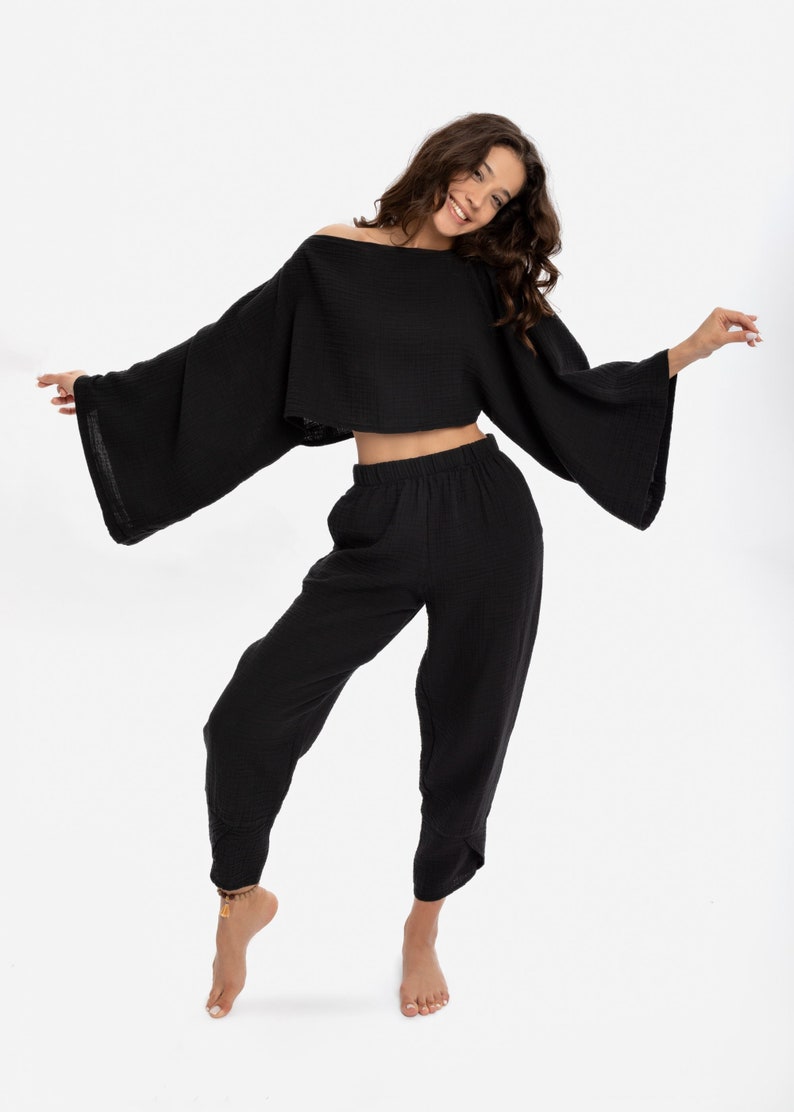 Durable, eco-friendly cotton crop blouse that prevents environmental damage from chemical dyes.
