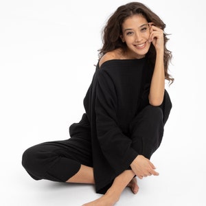 Soft and lightweight cotton crop blouse that maintains body climate balance for ultimate comfort.