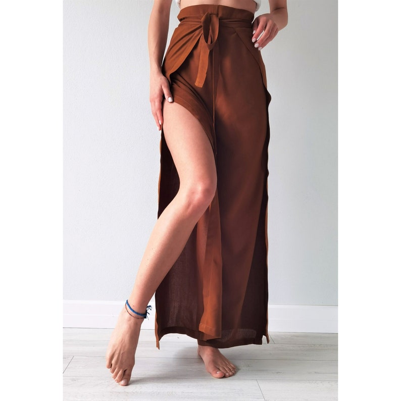Chic Wrap Yoga Pants for Women - Ideal for Yoga, Dance, and Leisure. These cinnamon boho-inspired harem pants combine comfort and style seamlessly. An eco-conscious addition to your wardrobe and a thoughtful yoga gift.
