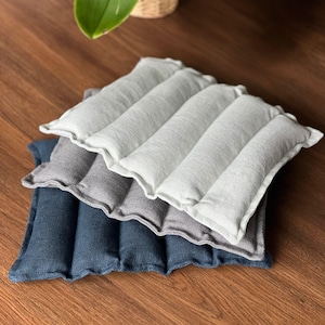 Mikrovågssäker värmedyna i linne: Ekologisk lavendel, linfrön och ris, varm och kall terapi för nacke, axel och stresslindring i present.