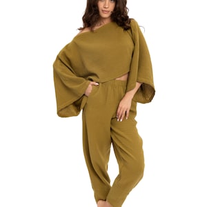 No-iron, eco-friendly cotton blouse offering durability and preventing physical damage from dyes.