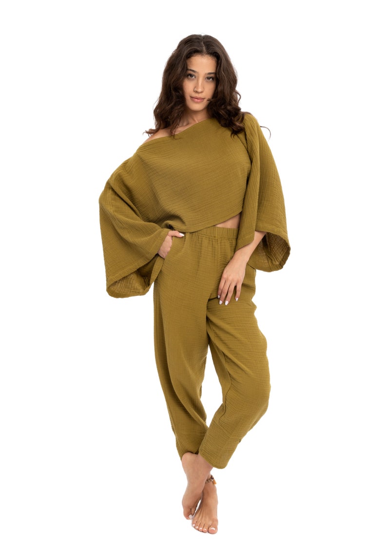 No-iron, eco-friendly cotton blouse offering durability and preventing physical damage from dyes.