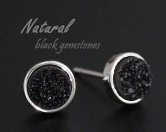 Pendientes negros, perno de bisel de plata de ley, gema circular clásica minimalista, pernos de piedras preciosas crudas para hombres y mujeres, regalo para él, 6 mm 8 mm 10 mm