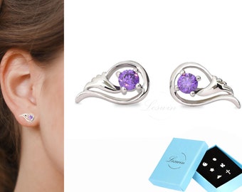 Boucle d’oreille violette CZ Wing, Tiny Angel Wing Stud, Tiny Bird Stud, Dainty Wing Stud, Boucle d’oreille en argent sterling, Boucle d’oreille d’hiver, Cadeau pour elle